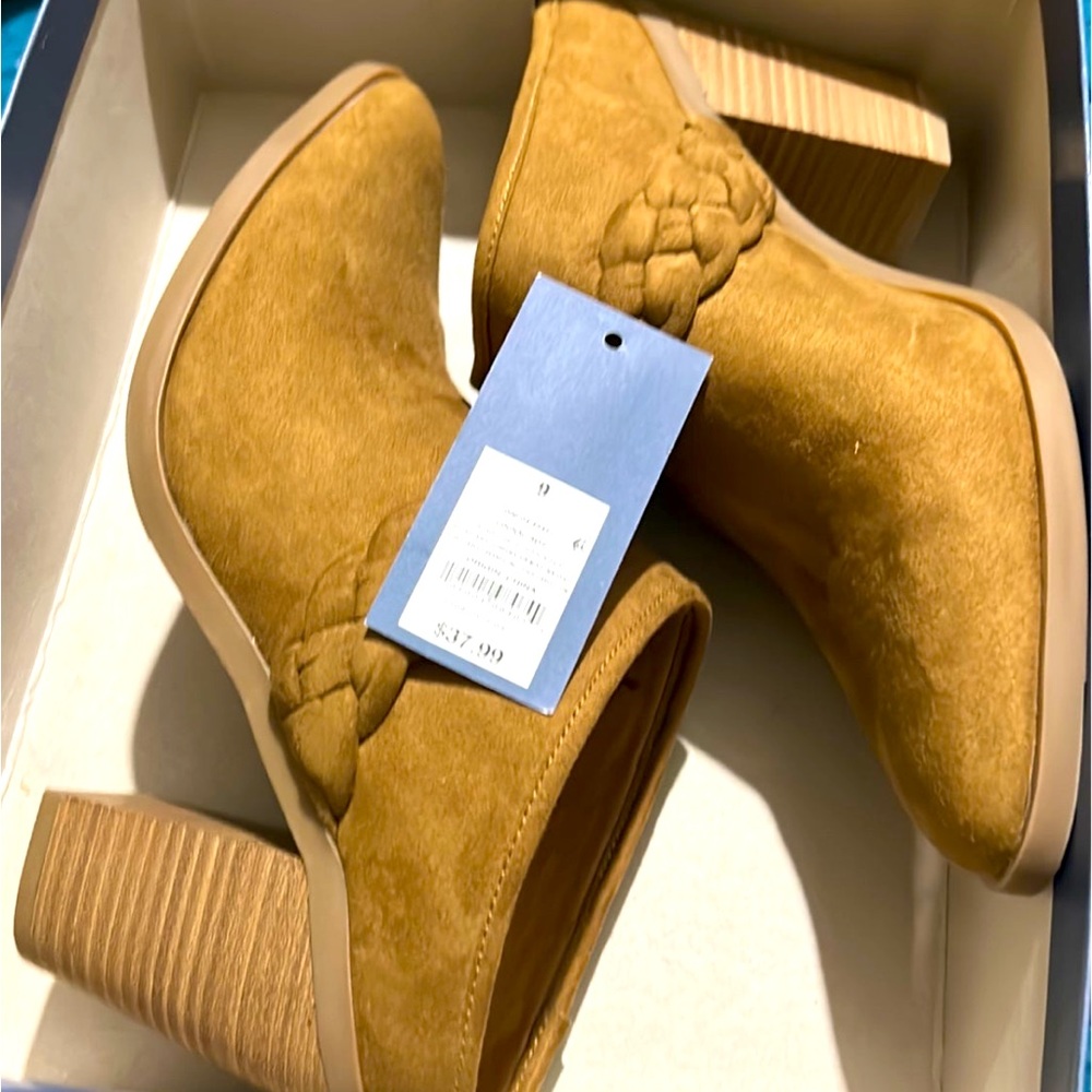 Boots - Picture 3 of 4